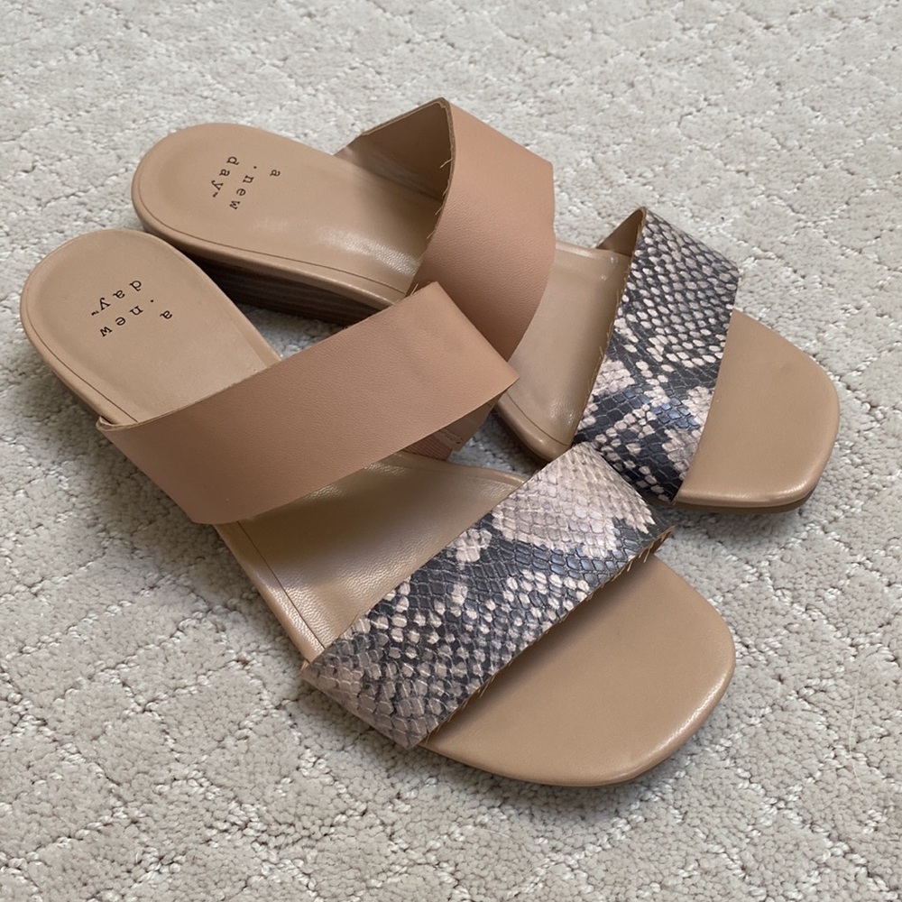 A New Day snake skin sandal size 6.5